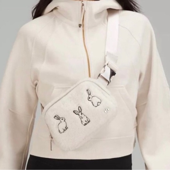 NWT LULULEMON BUNNY BELT BAG - Picture 2 of 10